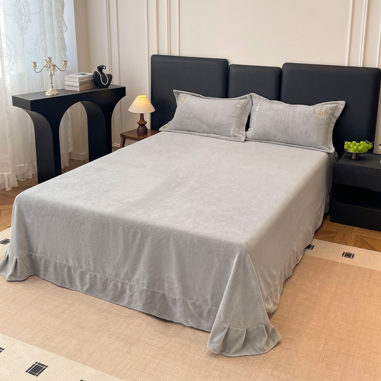 91家纺网 家纺一手货源 找家纺 美洲琳 2025新款高克重绣花牛奶绒四件套 天鹅-灰