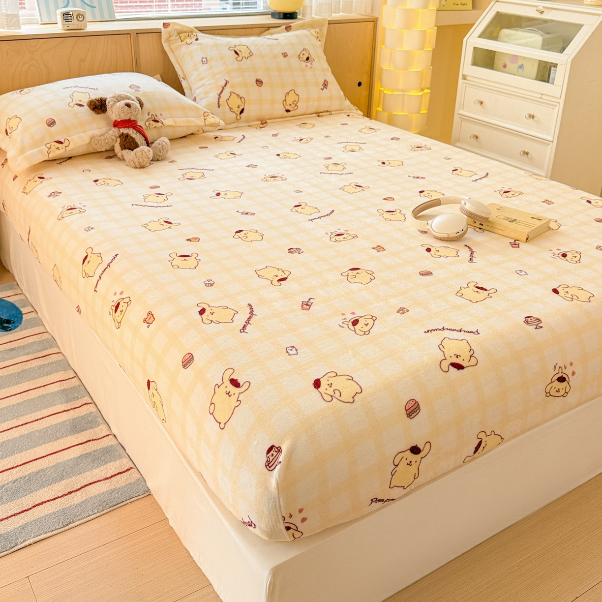 91家纺网 家纺一手货源 找家纺 名兮-2025经典奥特曼-三丽鸥高克重印花牛奶绒床笠 格子布丁狗