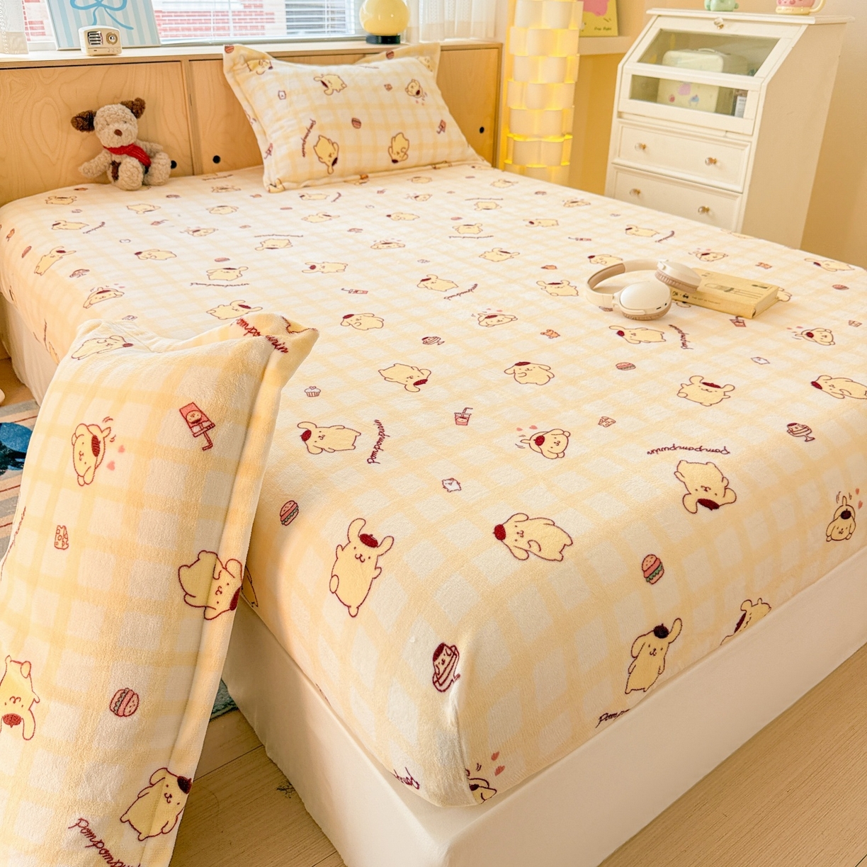 91家纺网 家纺一手货源 找家纺 名兮-2025经典奥特曼-三丽鸥高克重印花牛奶绒床笠 格子布丁狗