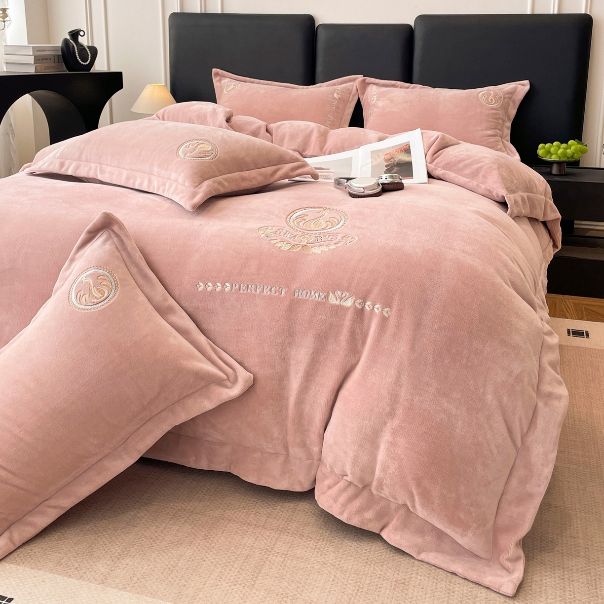 91家纺网 家纺一手货源 找家纺 （总）美洲琳 2025新款高克重绣花牛奶绒四件套