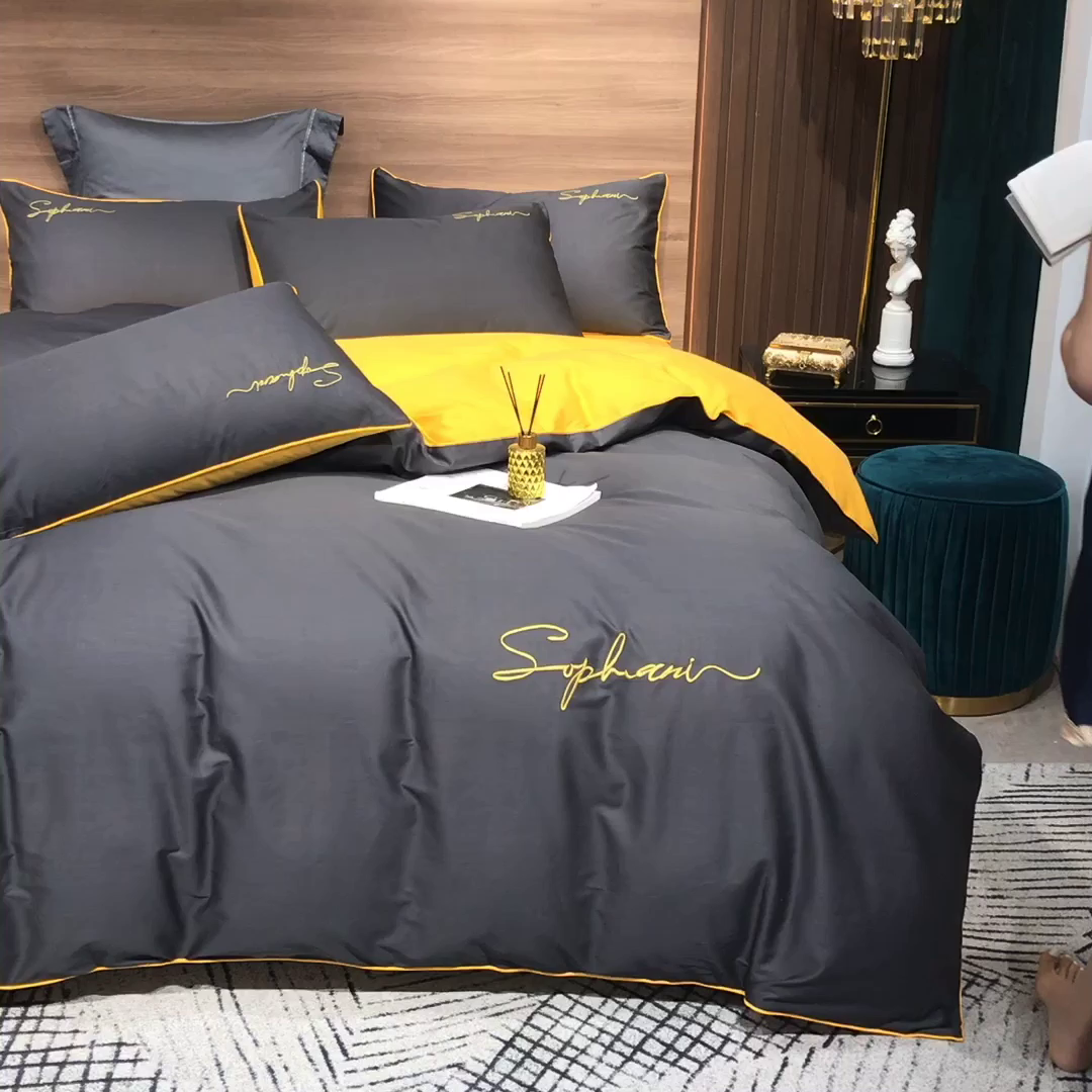 91家纺网 家纺一手货源 找家纺 小叮当家纺仓储工厂店 2025新款(热买家秀不断货)40s贡缎长绒棉纯棉字母款全棉四件套轻奢床上用品 深灰姜黄