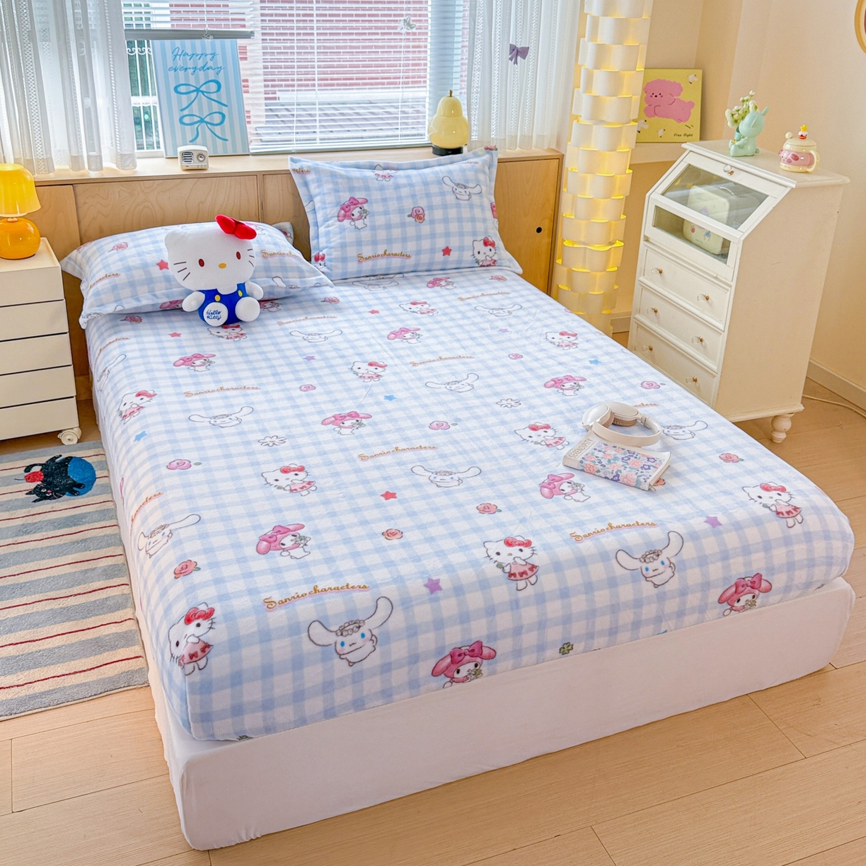 91家纺网 家纺一手货源 找家纺 名兮-2025经典奥特曼-三丽鸥高克重印花牛奶绒床笠 蓝格萌宠