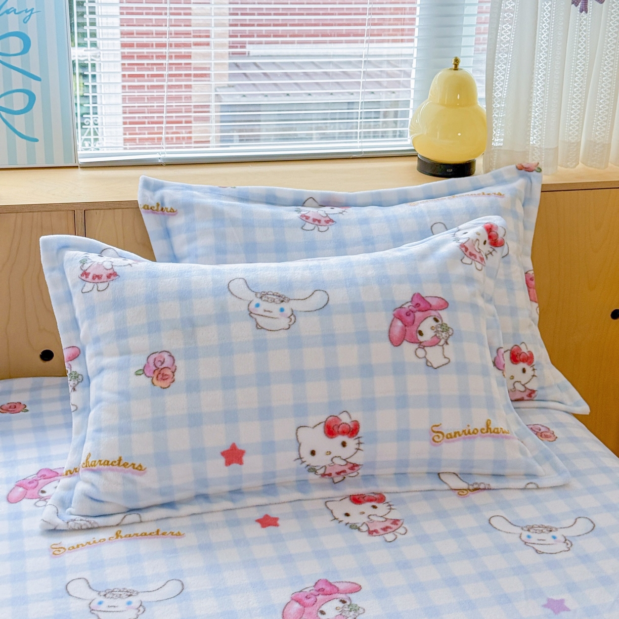 91家纺网 家纺一手货源 找家纺 名兮-2025经典奥特曼-三丽鸥高克重印花牛奶绒床笠 蓝格萌宠