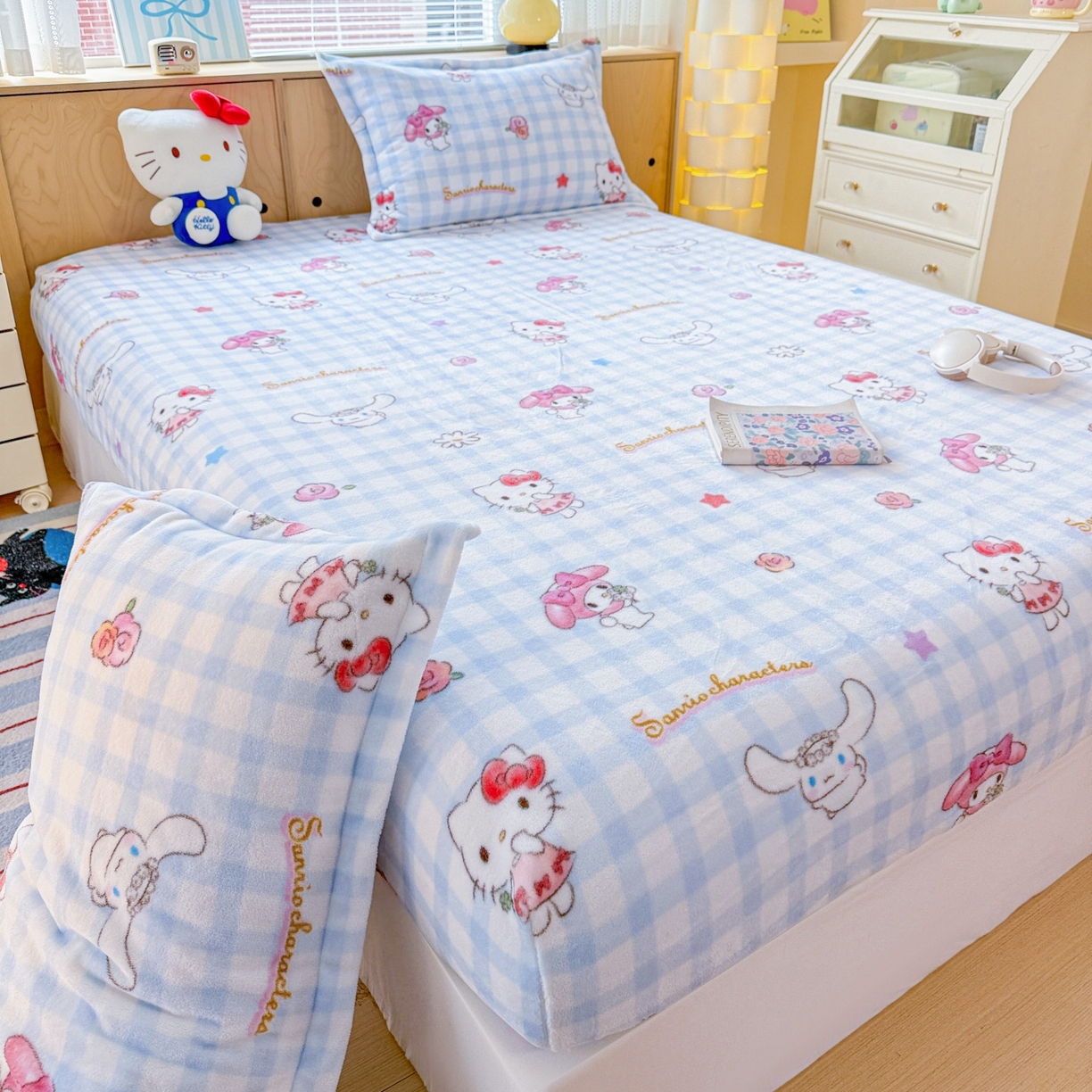 91家纺网 家纺一手货源 找家纺 名兮-2025经典奥特曼-三丽鸥高克重印花牛奶绒床笠 蓝格萌宠