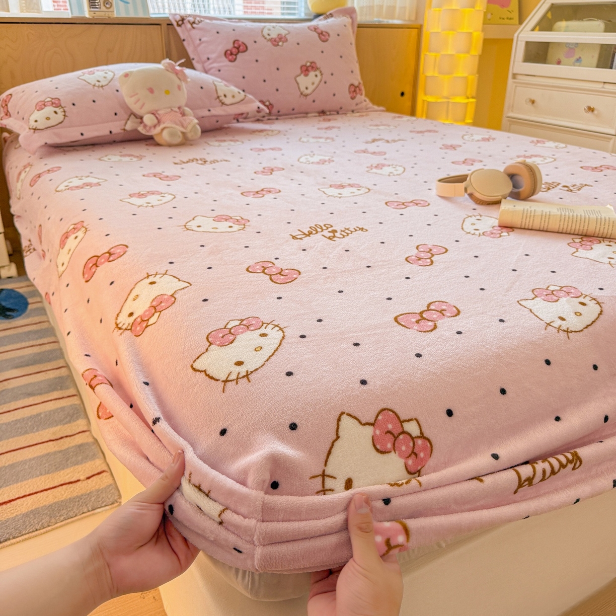 91家纺网 家纺一手货源 找家纺 名兮-2025经典奥特曼-三丽鸥高克重印花牛奶绒床笠 美美kt