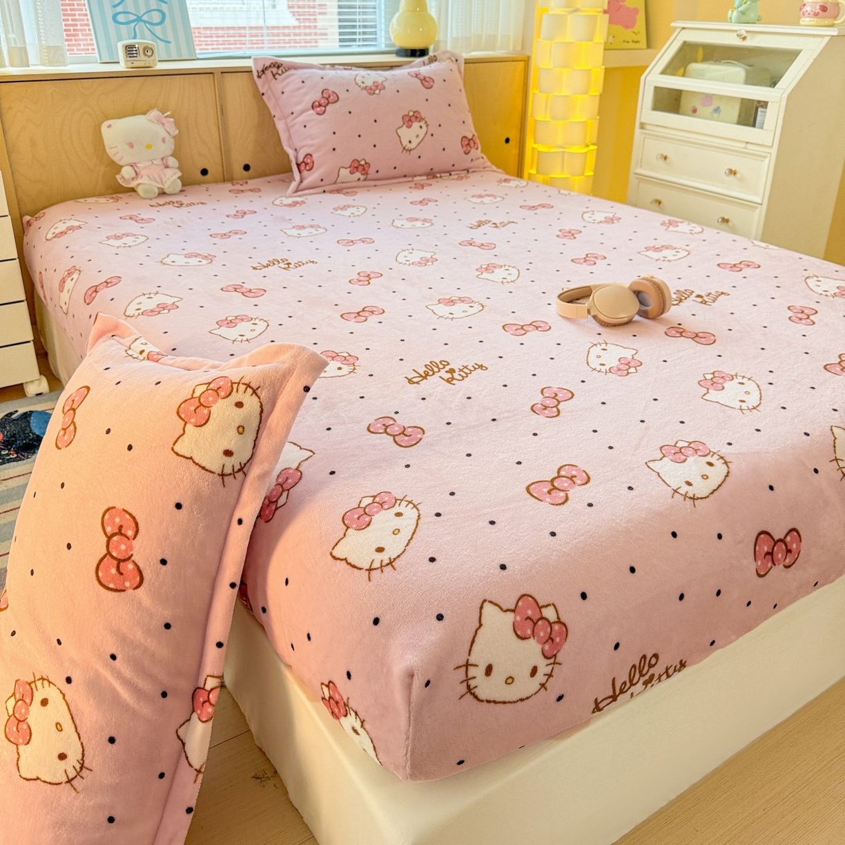 91家纺网 家纺一手货源 找家纺 名兮-2025经典奥特曼-三丽鸥高克重印花牛奶绒床笠 美美kt