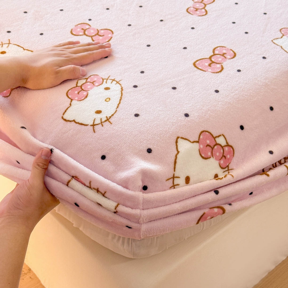 91家纺网 家纺一手货源 找家纺 名兮-2025经典奥特曼-三丽鸥高克重印花牛奶绒床笠 美美kt