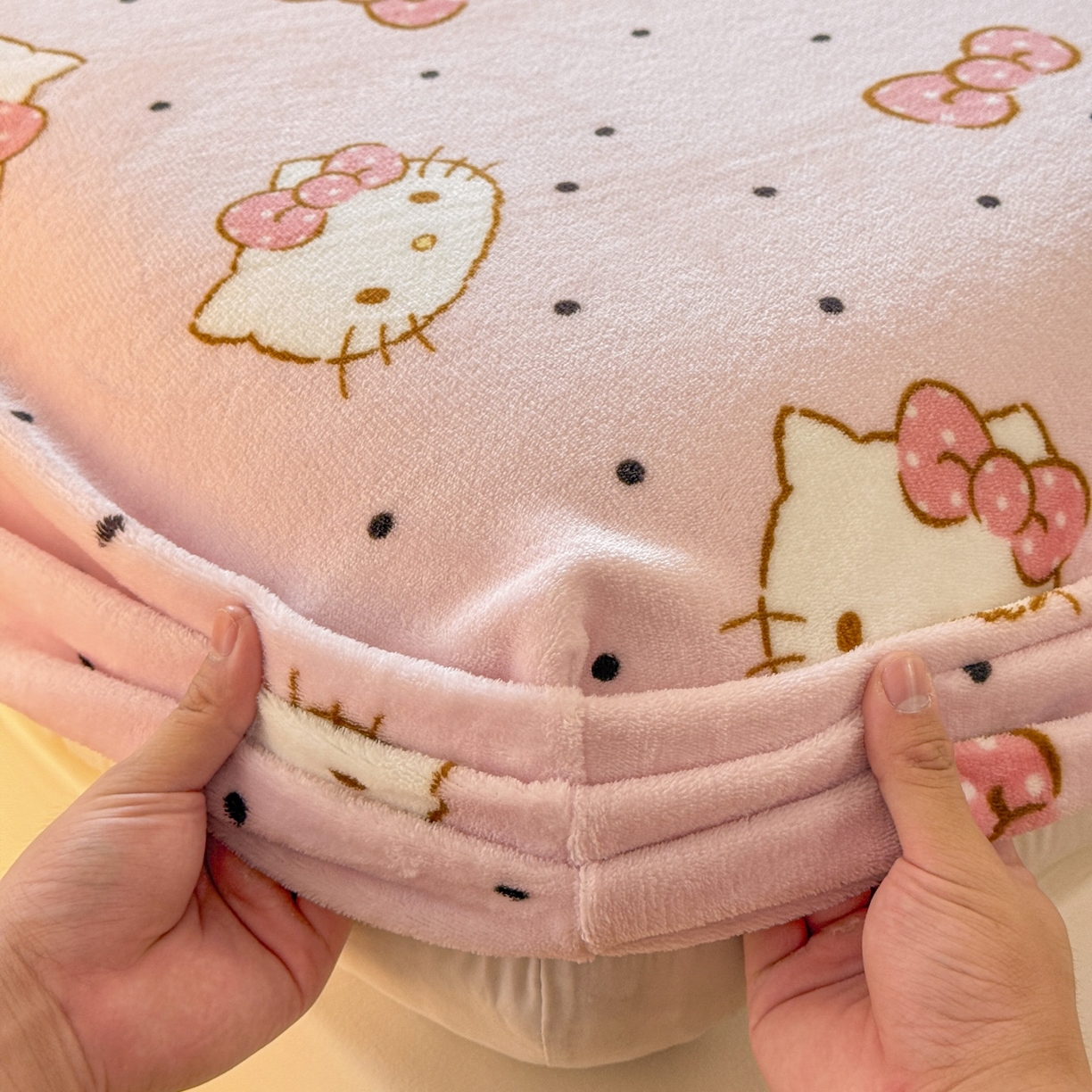 91家纺网 家纺一手货源 找家纺 名兮-2025经典奥特曼-三丽鸥高克重印花牛奶绒床笠 美美kt