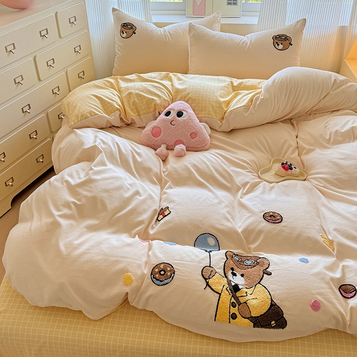 91家纺网 家纺一手货源 找家纺 沃朴家居 2025新款萌趣水洗棉毛巾绣四件套 小熊同学