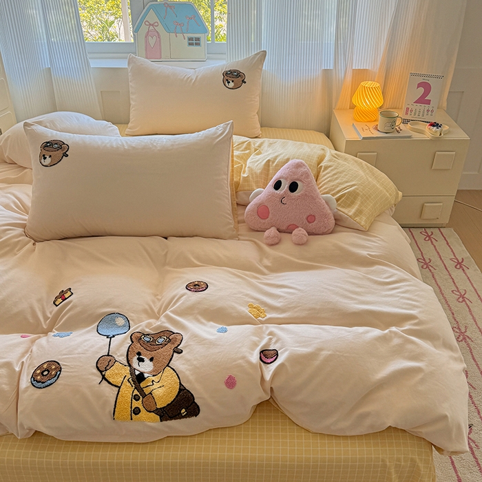 91家纺网 家纺一手货源 找家纺 沃朴家居 2025新款萌趣水洗棉毛巾绣四件套 小熊同学