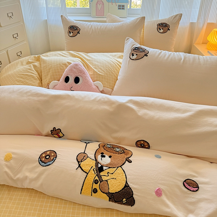 91家纺网 家纺一手货源 找家纺 沃朴家居 2025新款萌趣水洗棉毛巾绣四件套 小熊同学