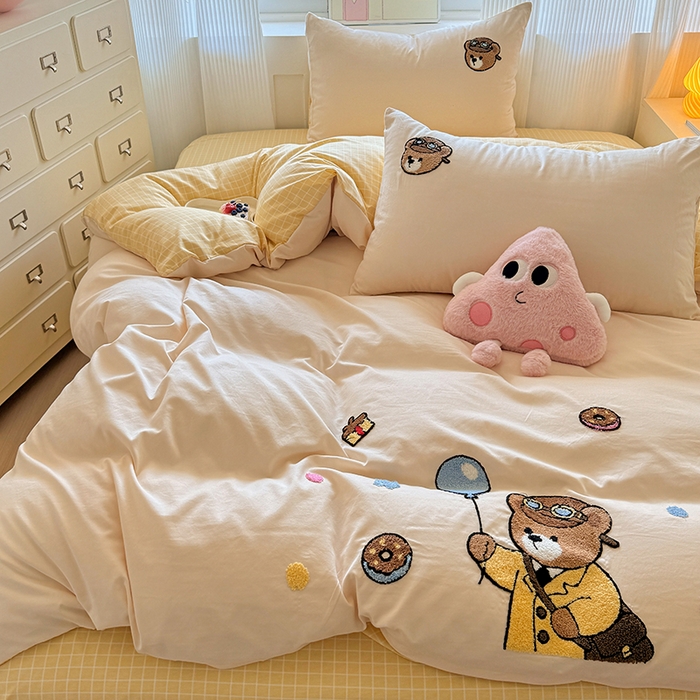 91家纺网 家纺一手货源 找家纺 沃朴家居 2025新款萌趣水洗棉毛巾绣四件套 小熊同学