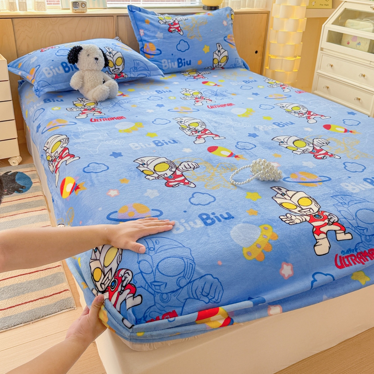 91家纺网 家纺一手货源 找家纺 名兮-2025经典奥特曼-三丽鸥高克重印花牛奶绒床笠 闪电艾斯