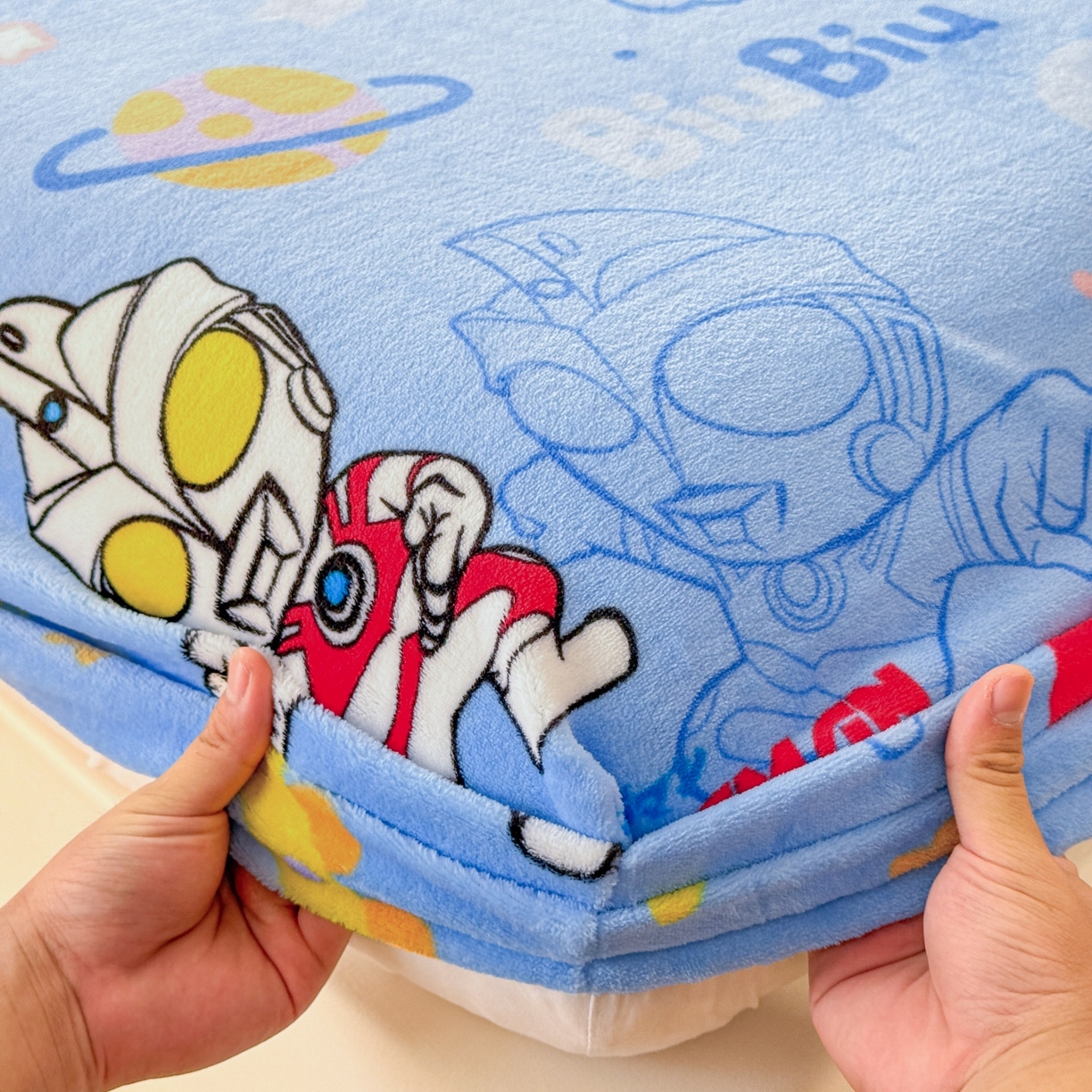 91家纺网 家纺一手货源 找家纺 名兮-2025经典奥特曼-三丽鸥高克重印花牛奶绒床笠 闪电艾斯