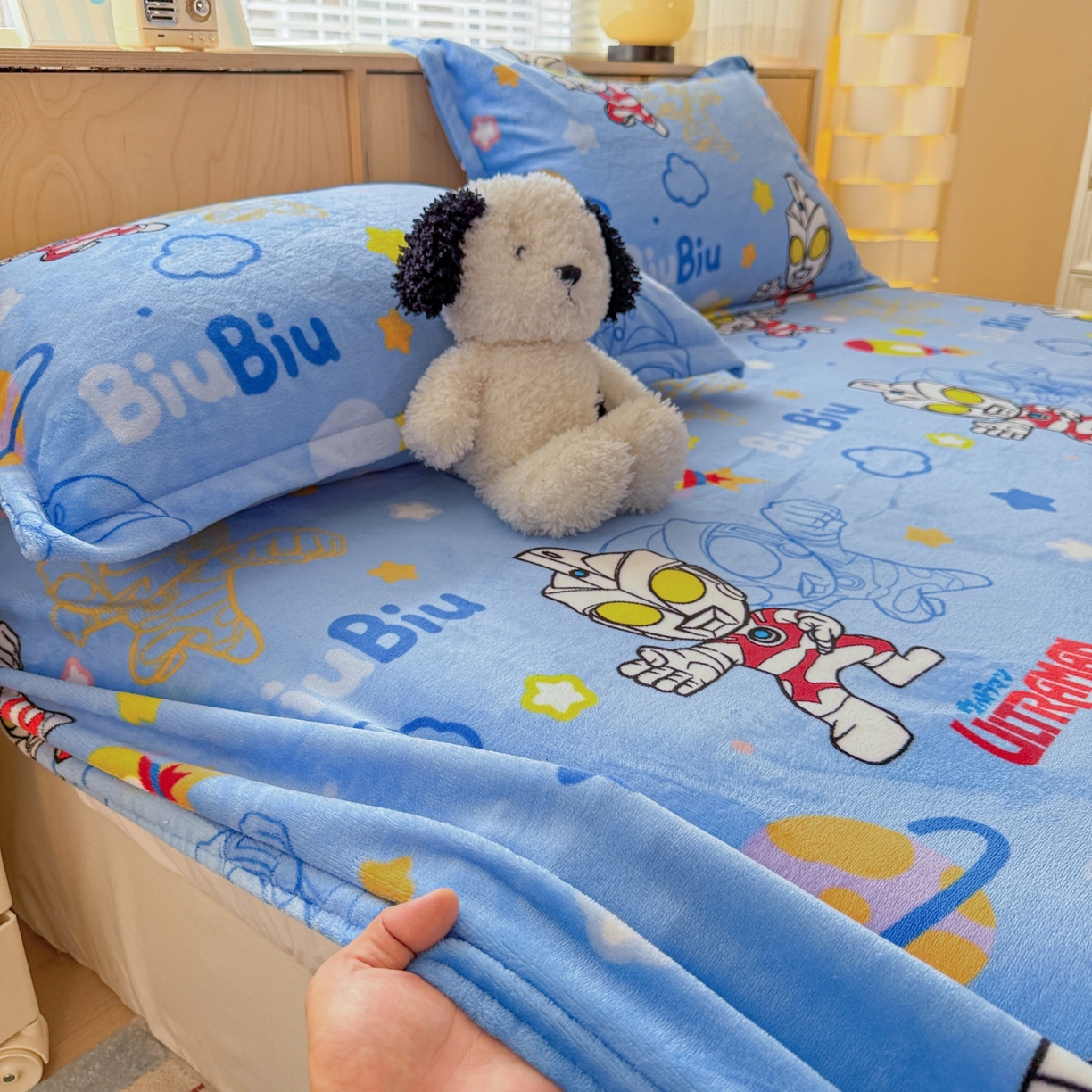 91家纺网 家纺一手货源 找家纺 名兮-2025经典奥特曼-三丽鸥高克重印花牛奶绒床笠 闪电艾斯