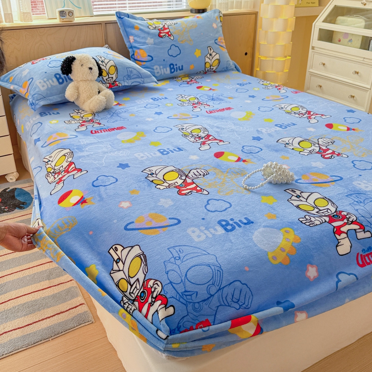 91家纺网 家纺一手货源 找家纺 名兮-2025经典奥特曼-三丽鸥高克重印花牛奶绒床笠 闪电艾斯