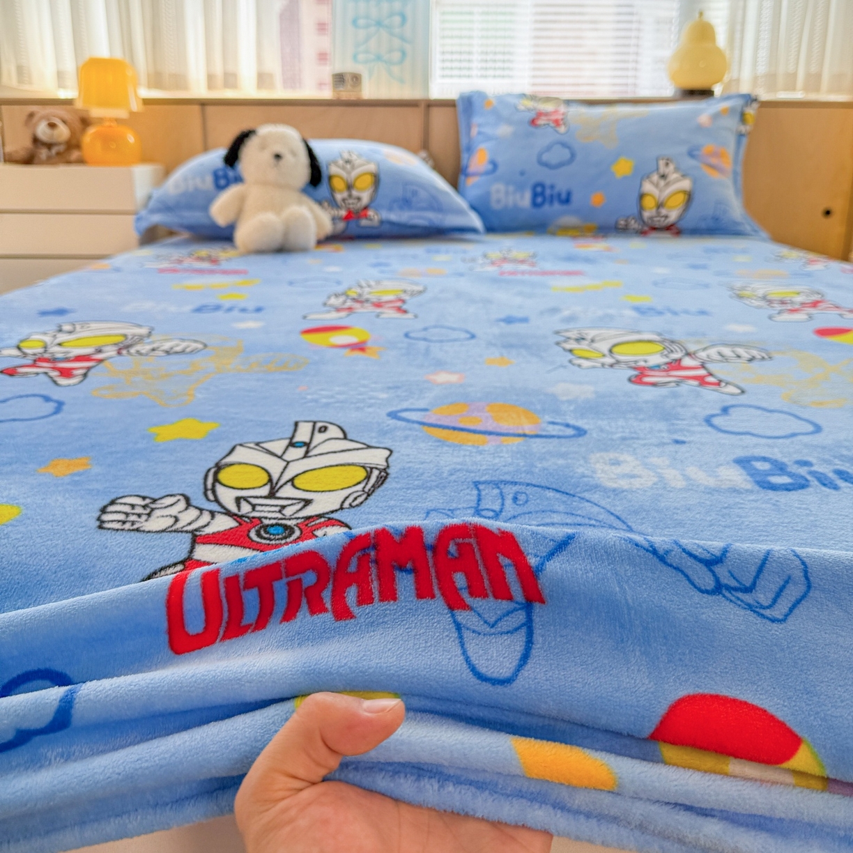 91家纺网 家纺一手货源 找家纺 名兮-2025经典奥特曼-三丽鸥高克重印花牛奶绒床笠 闪电艾斯