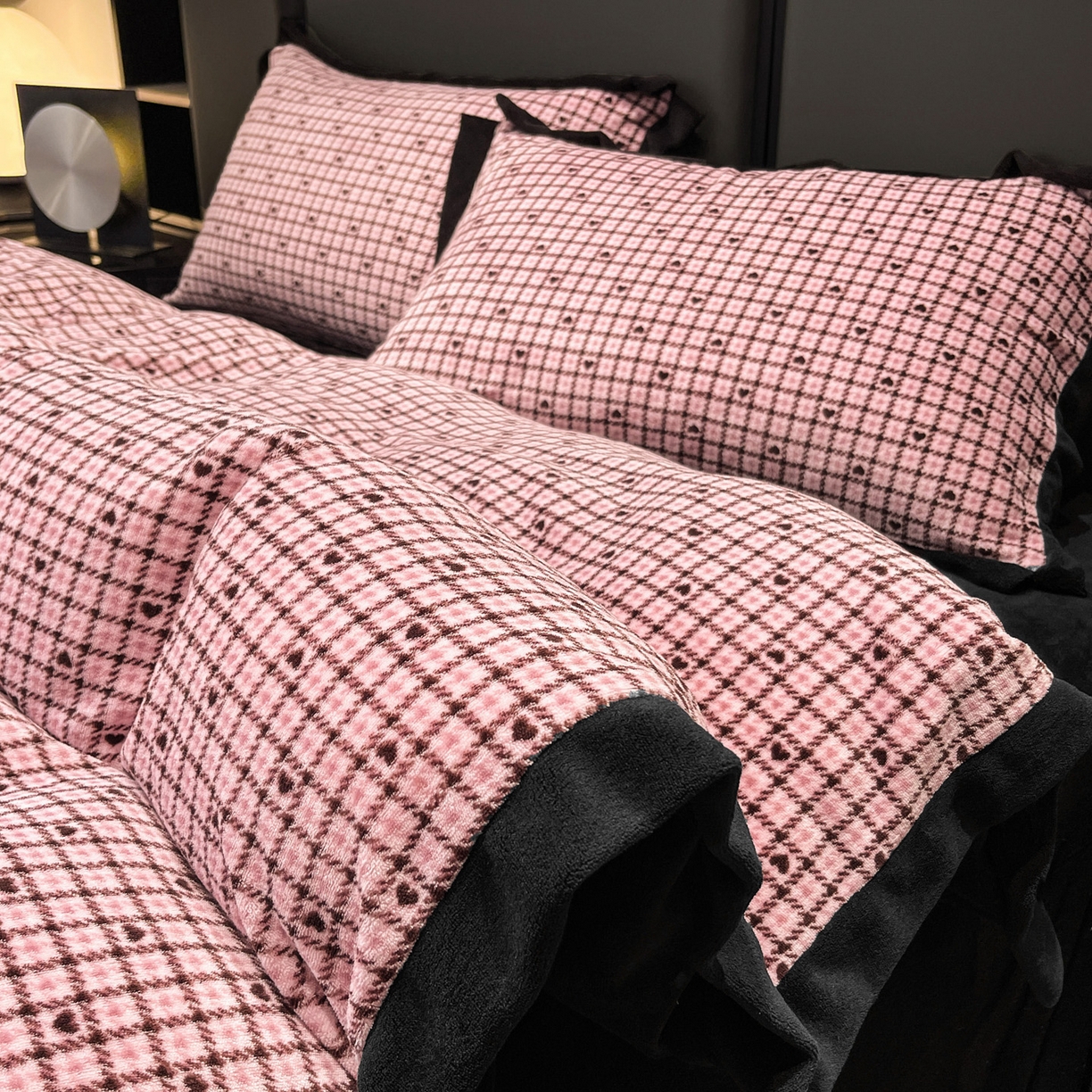 91家纺网 家纺一手货源 找家纺 （总）美洲琳 2025新款高克重牛奶绒印花四件套