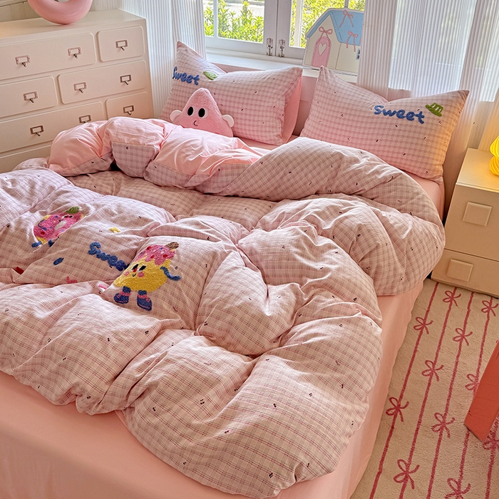 91家纺网 家纺一手货源 找家纺 沃朴家居 2025新款萌趣水洗棉毛巾绣四件套 樱桃芝士