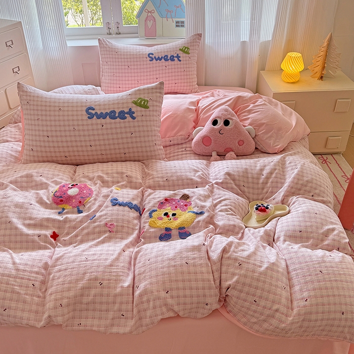 91家纺网 家纺一手货源 找家纺 沃朴家居 2025新款萌趣水洗棉毛巾绣四件套 樱桃芝士