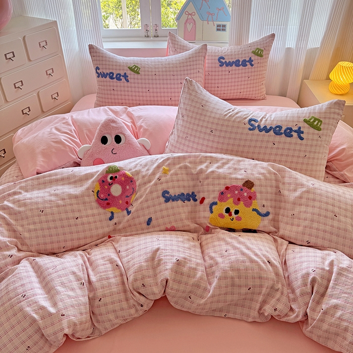 91家纺网 家纺一手货源 找家纺 沃朴家居 2025新款萌趣水洗棉毛巾绣四件套 樱桃芝士