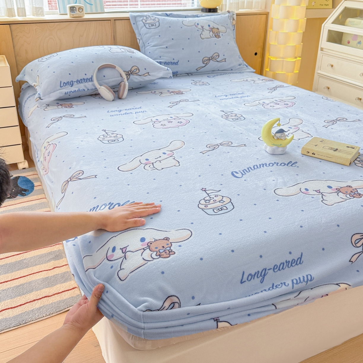 91家纺网 家纺一手货源 找家纺 名兮-2025经典奥特曼-三丽鸥高克重印花牛奶绒床笠 甜品大耳狗