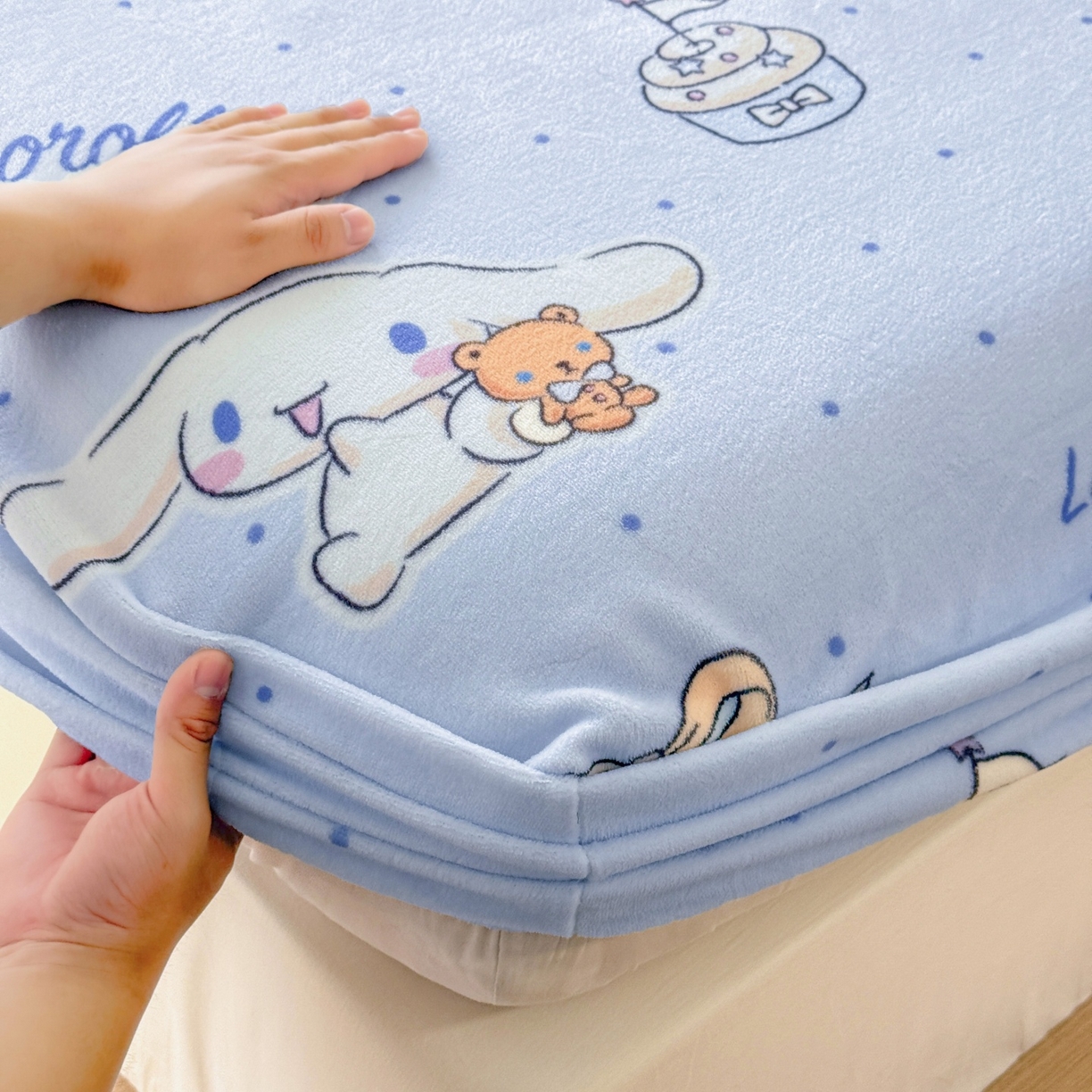 91家纺网 家纺一手货源 找家纺 名兮-2025经典奥特曼-三丽鸥高克重印花牛奶绒床笠 甜品大耳狗