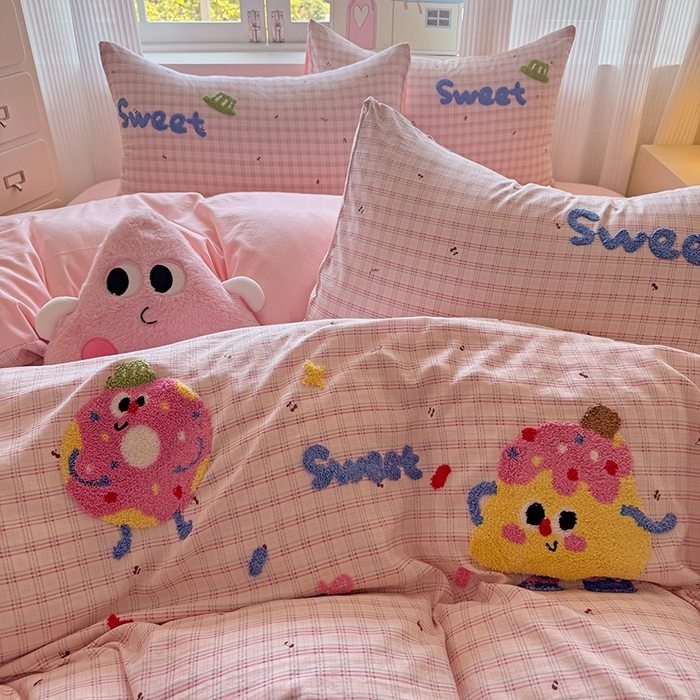 91家纺网 家纺一手货源 找家纺 沃朴家居 2025新款萌趣水洗棉毛巾绣四件套 樱桃芝士