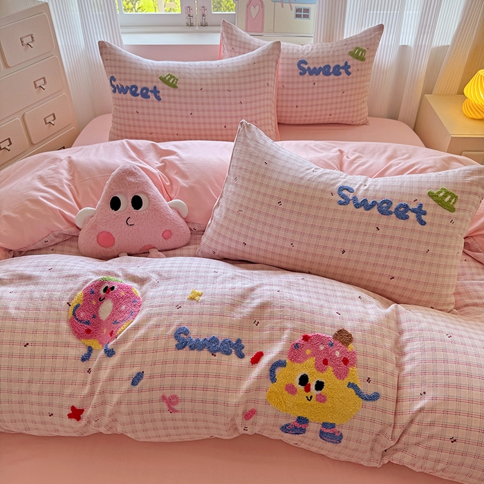 91家纺网 家纺一手货源 找家纺 沃朴家居 2025新款萌趣水洗棉毛巾绣四件套 樱桃芝士