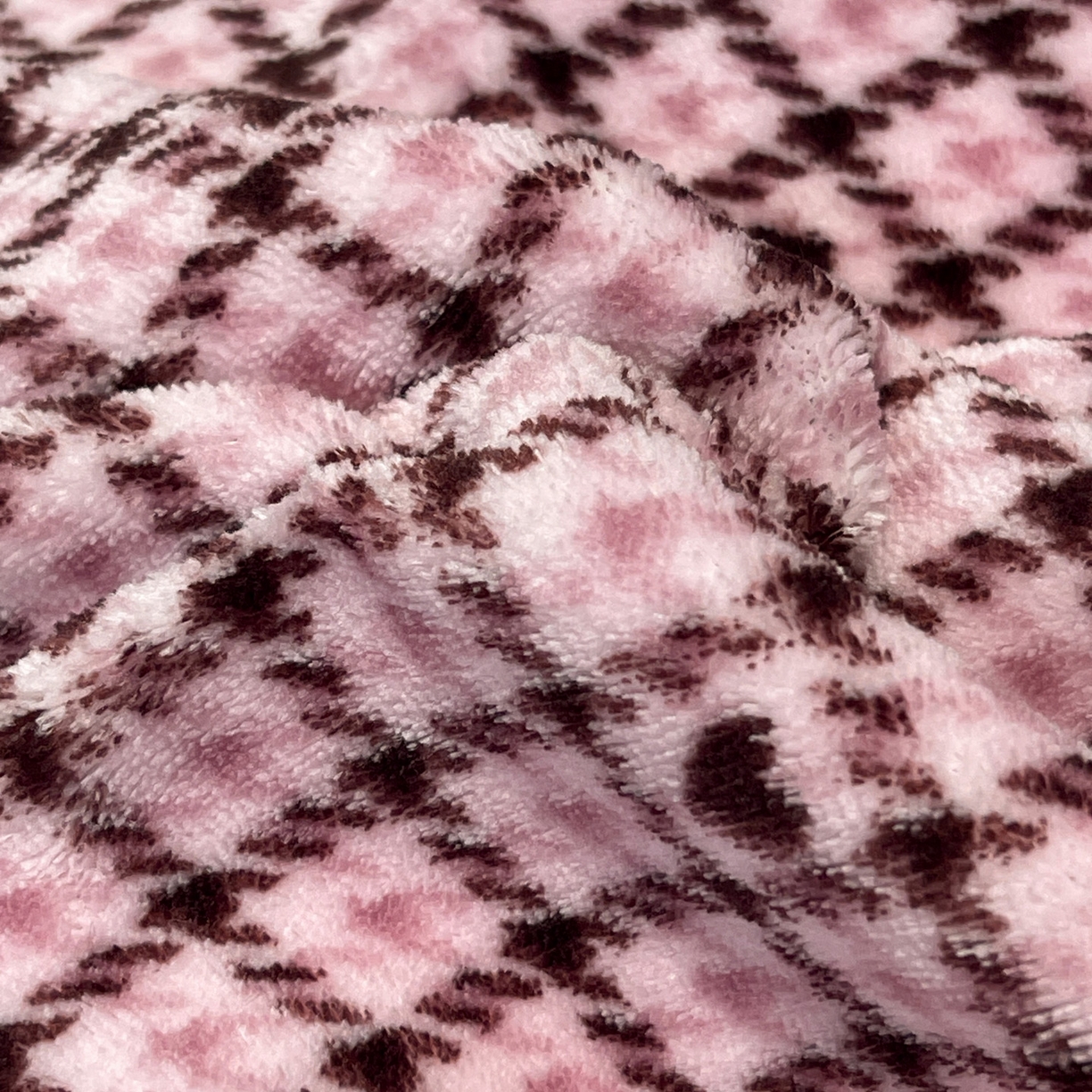 91家纺网 家纺一手货源 找家纺 美洲琳 2025新款高克重牛奶绒印花四件套 波点爱心-粉