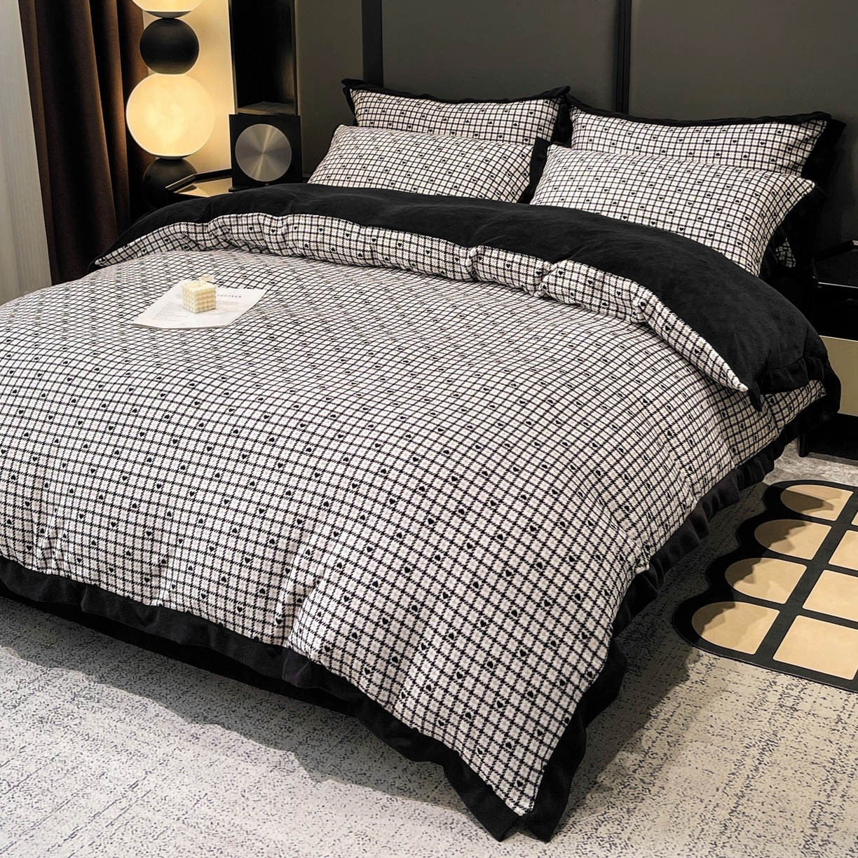 91家纺网 家纺一手货源 找家纺 美洲琳 2025新款高克重牛奶绒印花四件套 波点爱心-黑