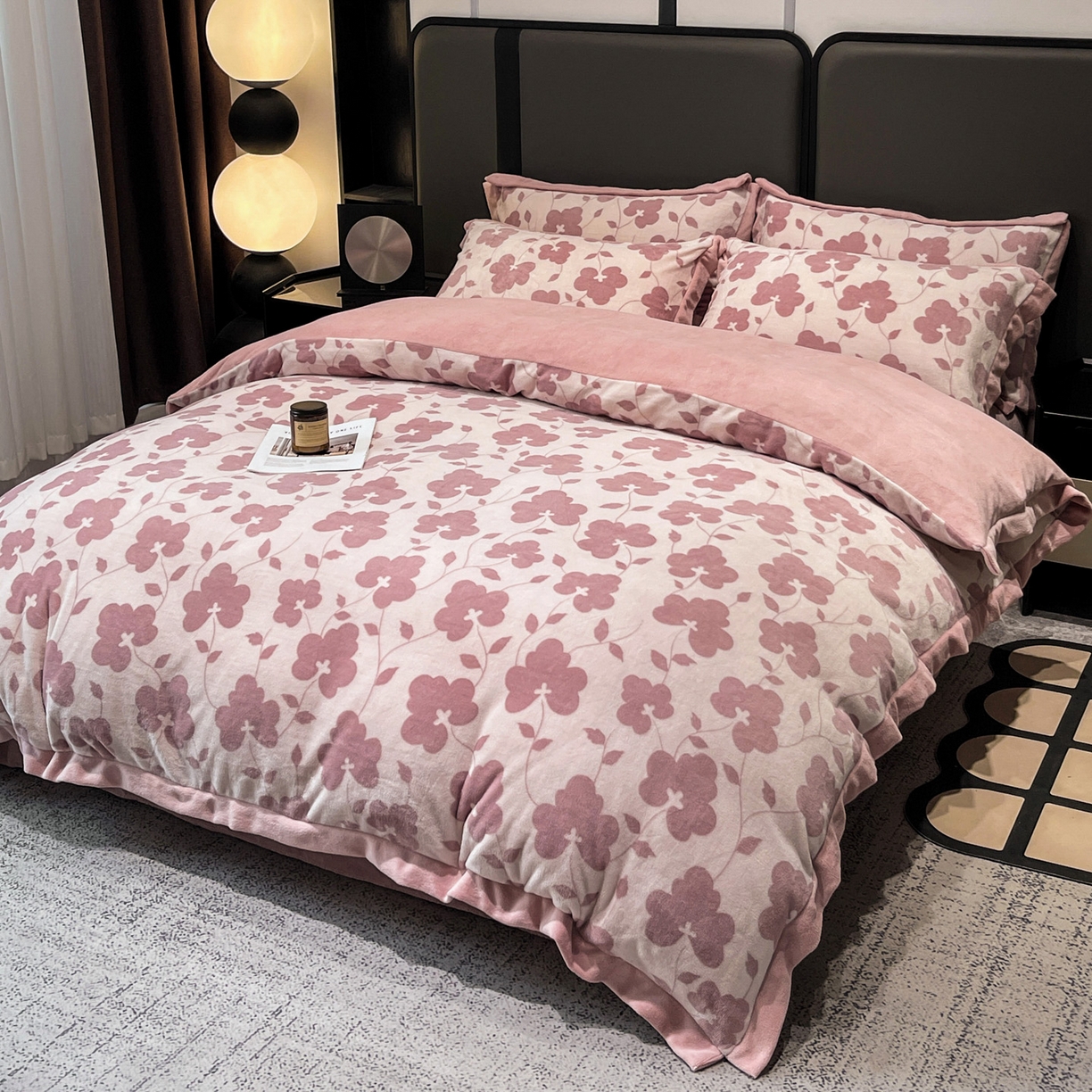 91家纺网 家纺一手货源 找家纺 美洲琳 2025新款高克重牛奶绒印花四件套 粉格花影