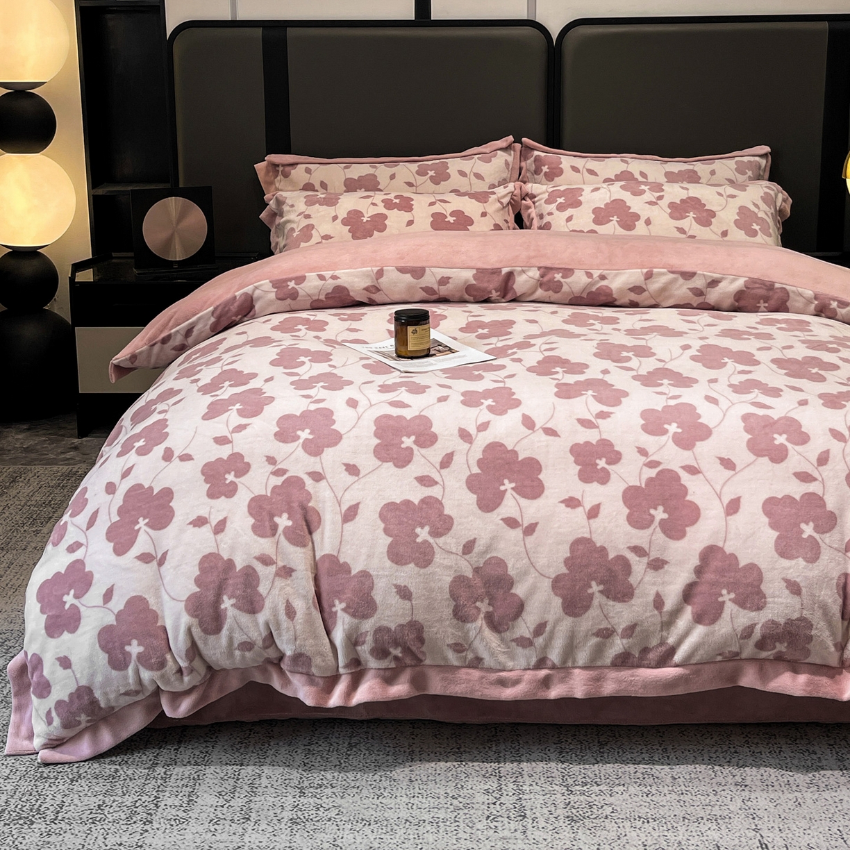 91家纺网 家纺一手货源 找家纺 美洲琳 2025新款高克重牛奶绒印花四件套 粉格花影