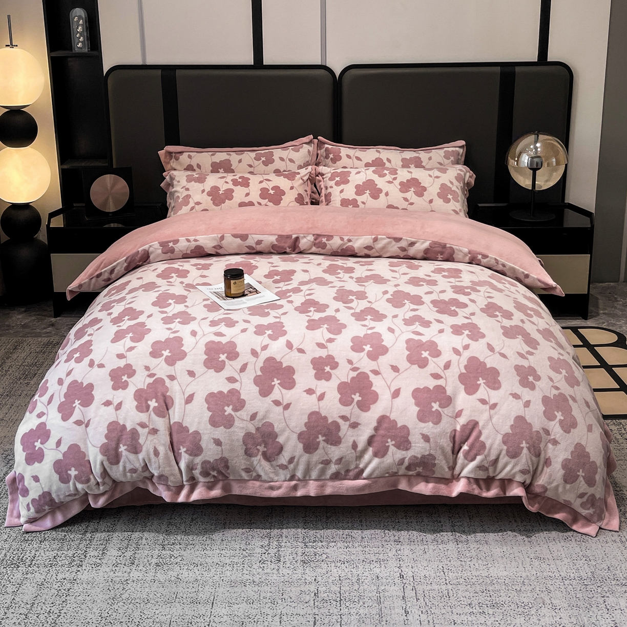 91家纺网 家纺一手货源 找家纺 美洲琳 2025新款高克重牛奶绒印花四件套 粉格花影