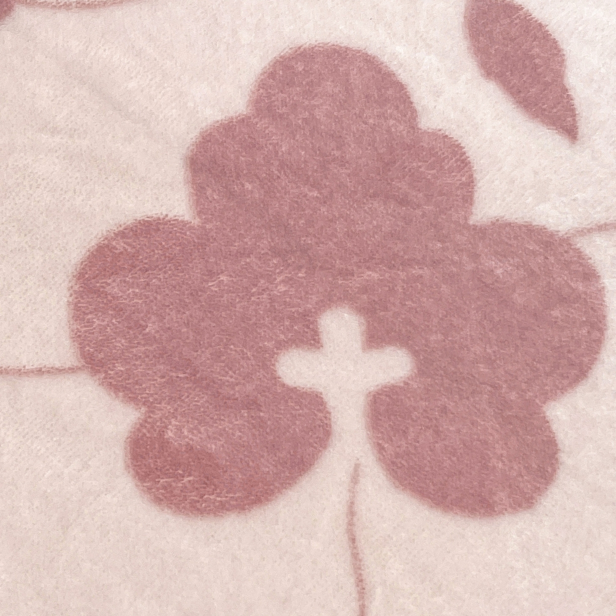 91家纺网 家纺一手货源 找家纺 美洲琳 2025新款高克重牛奶绒印花四件套 粉格花影