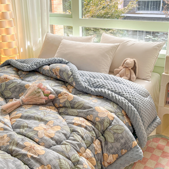 91家纺网 家纺一手货源 找家纺 云家 2025新款豆豆绒被子被芯夏凉被空调被四季被 花开富贵