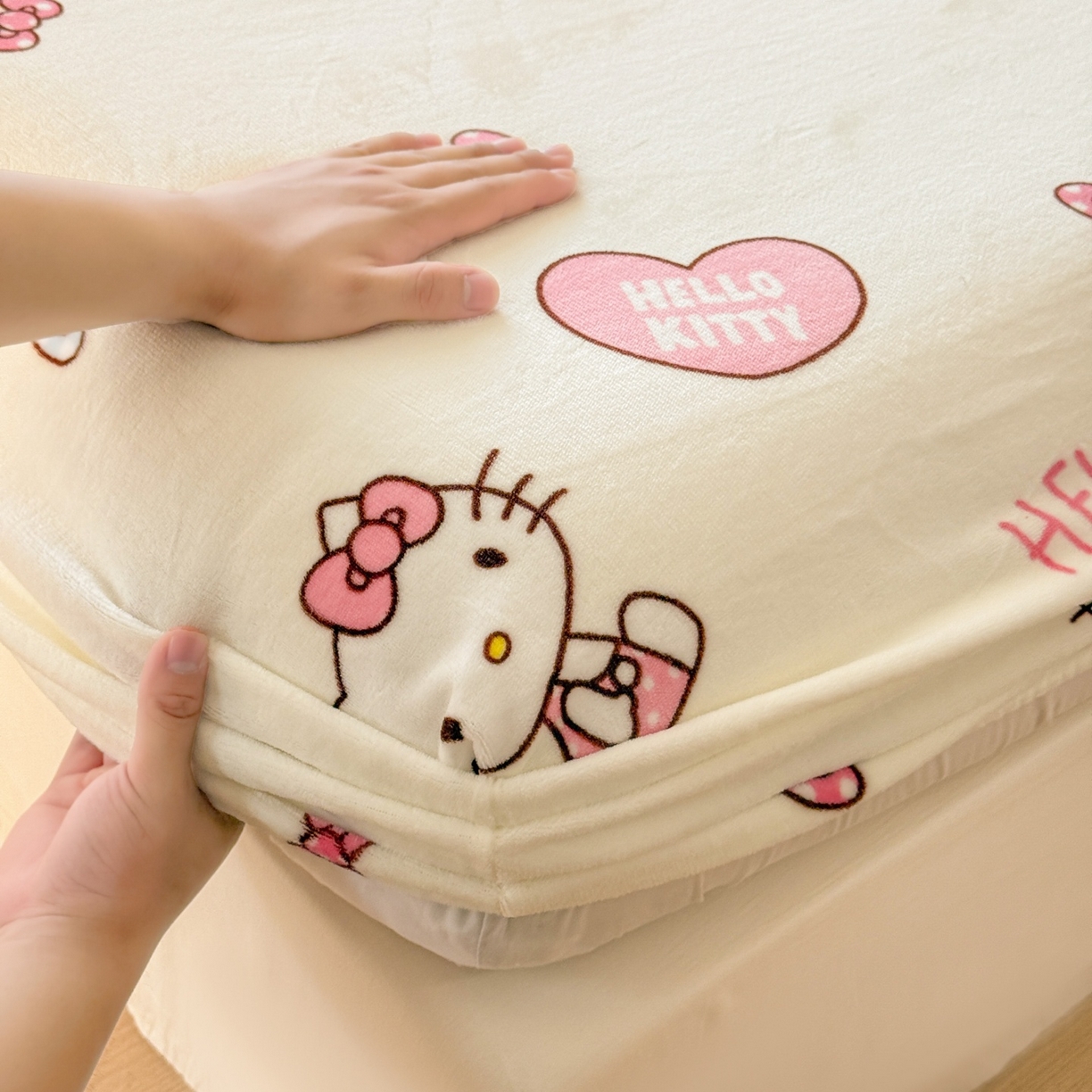 91家纺网 家纺一手货源 找家纺 名兮-2025经典奥特曼-三丽鸥高克重印花牛奶绒床笠 甜心kt