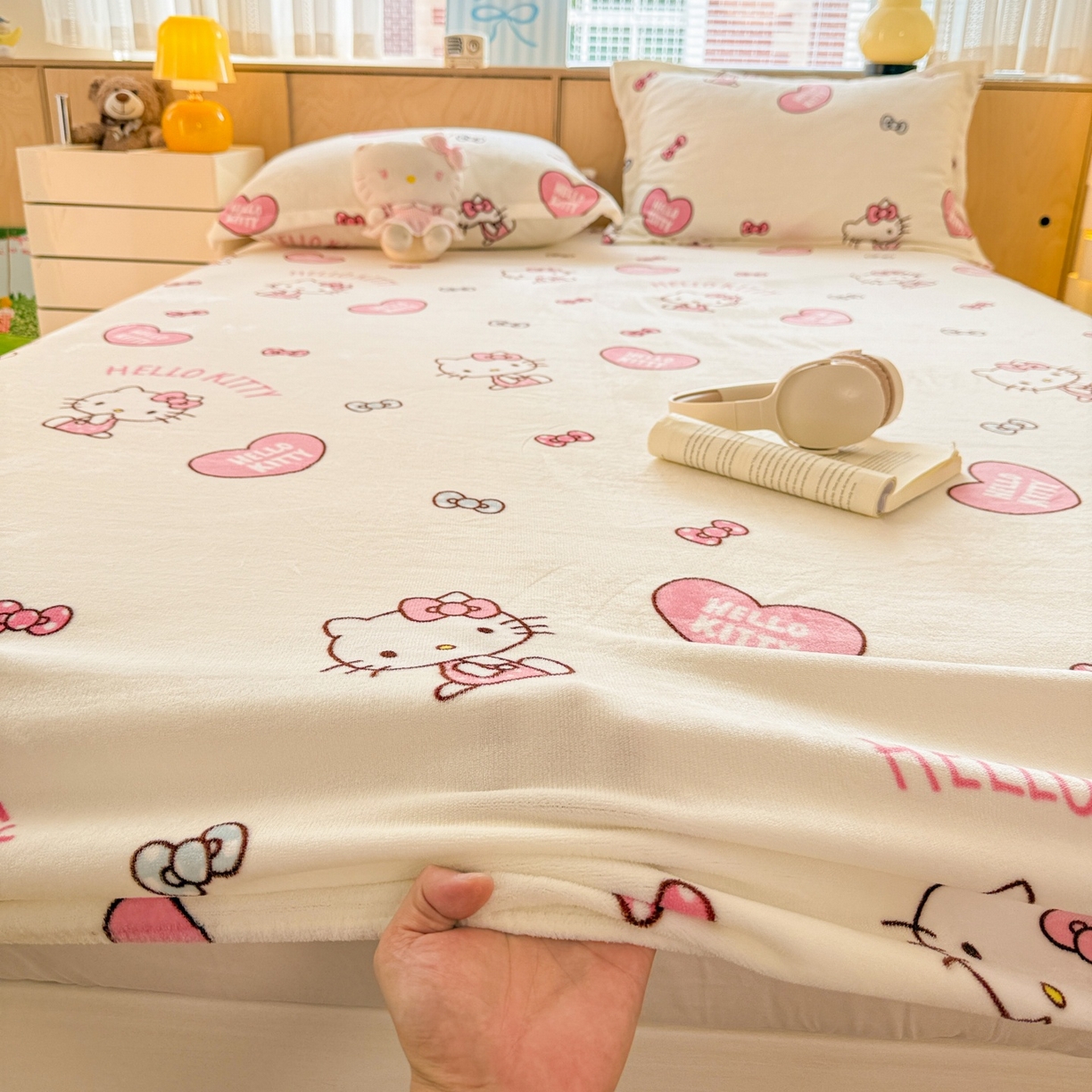 91家纺网 家纺一手货源 找家纺 名兮-2025经典奥特曼-三丽鸥高克重印花牛奶绒床笠 甜心kt