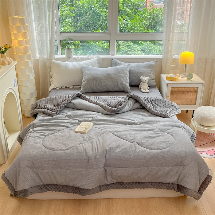 91家纺网 家纺一手货源 找家纺 云家 2025新款豆豆绒被子被芯夏凉被空调被四季被 灰细条