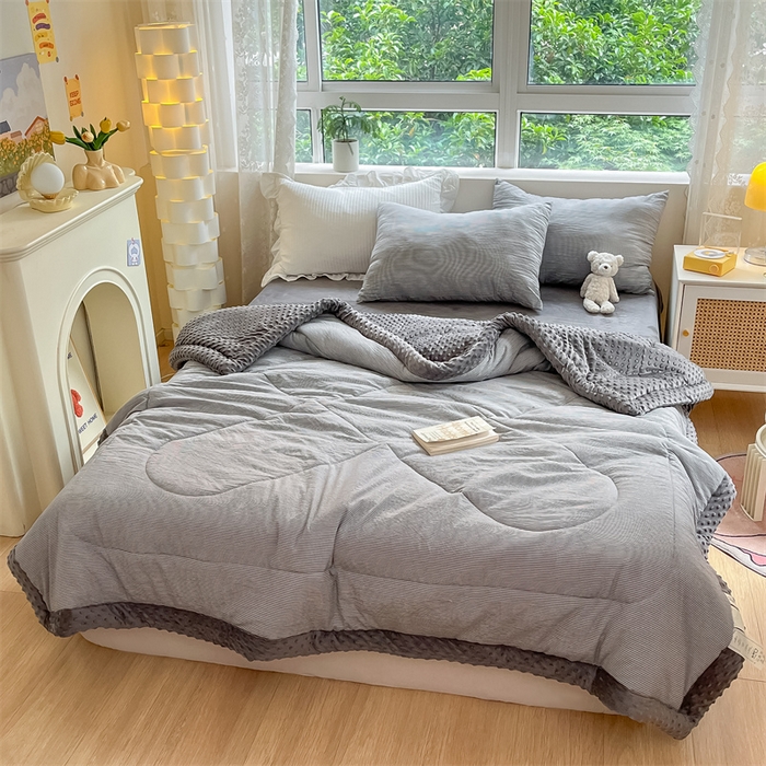 91家纺网 家纺一手货源 找家纺 云家 2025新款豆豆绒被子被芯夏凉被空调被四季被 灰细条