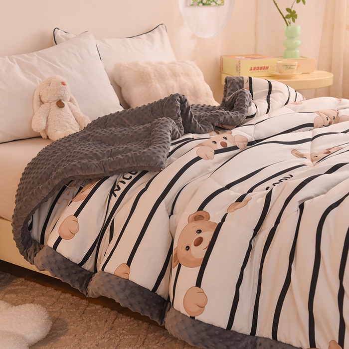 91家纺网 家纺一手货源 找家纺 云家 2025新款豆豆绒被子被芯夏凉被空调被四季被 欢乐小熊