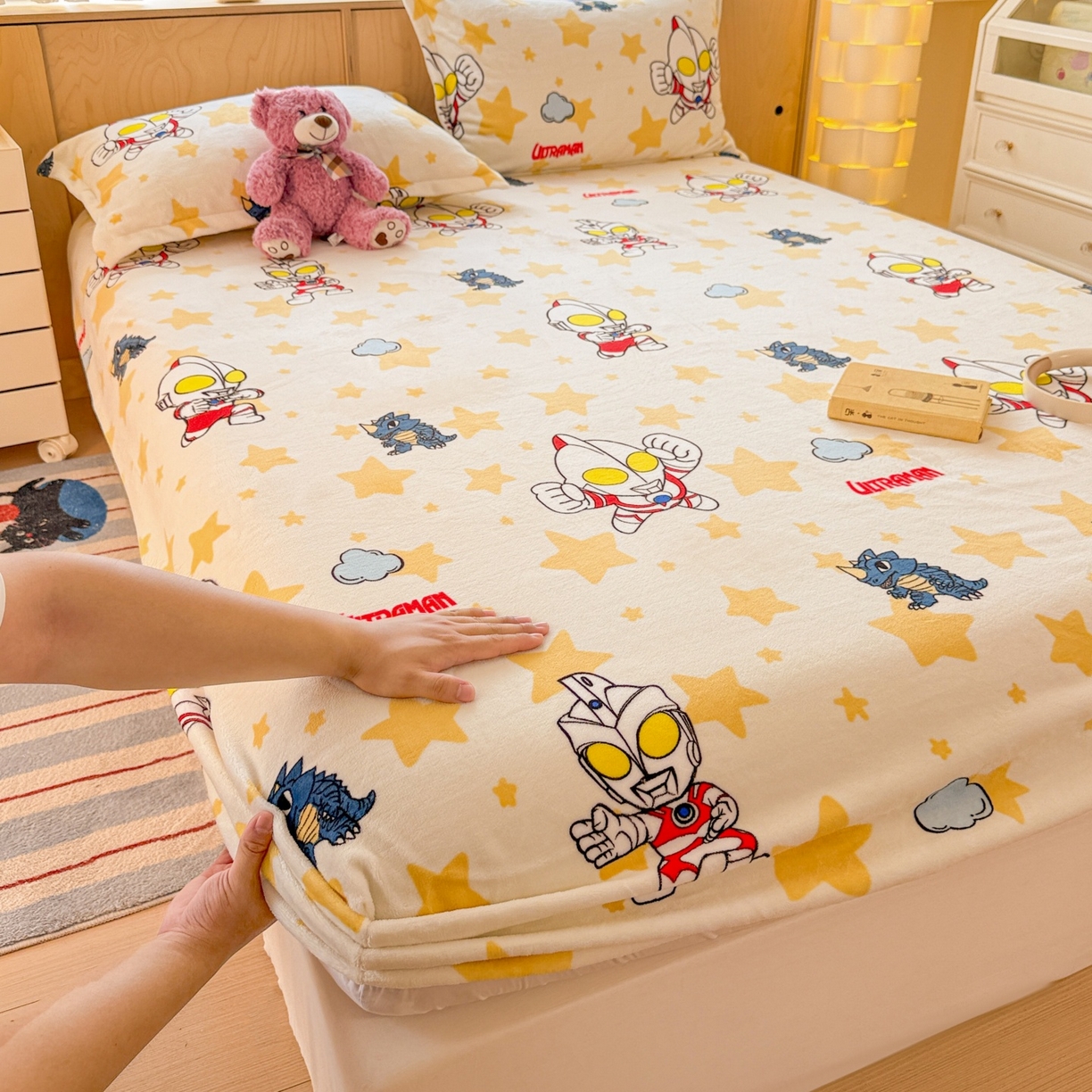 91家纺网 家纺一手货源 找家纺 名兮-2025经典奥特曼-三丽鸥高克重印花牛奶绒床笠 星空战士