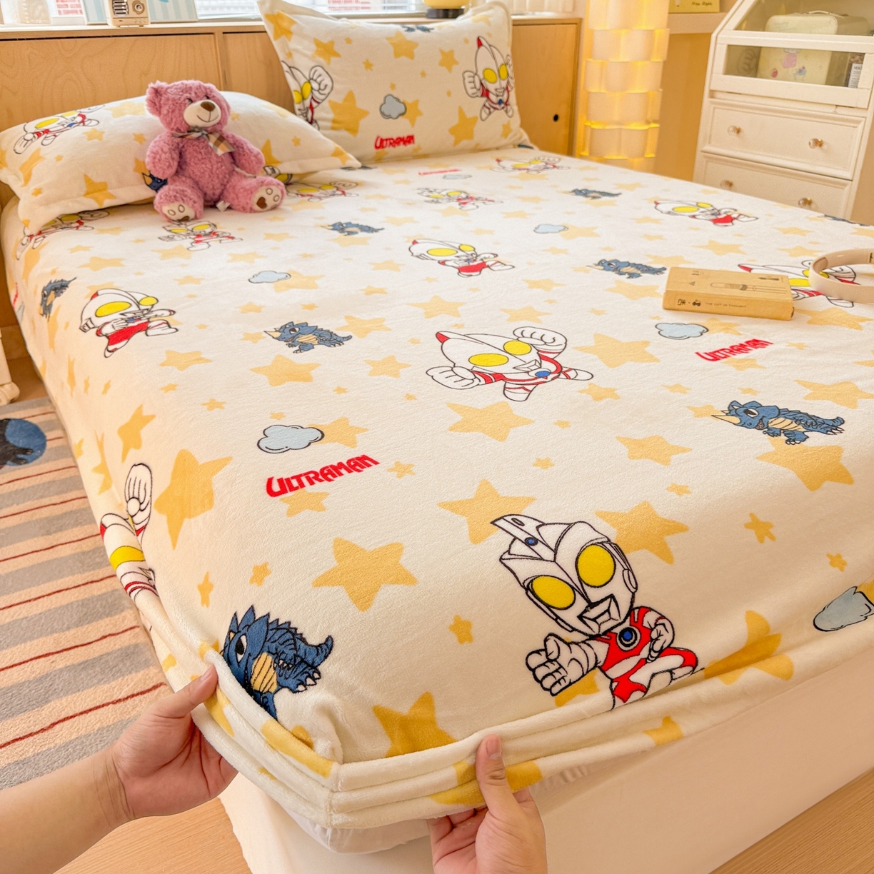 91家纺网 家纺一手货源 找家纺 名兮-2025经典奥特曼-三丽鸥高克重印花牛奶绒床笠 星空战士