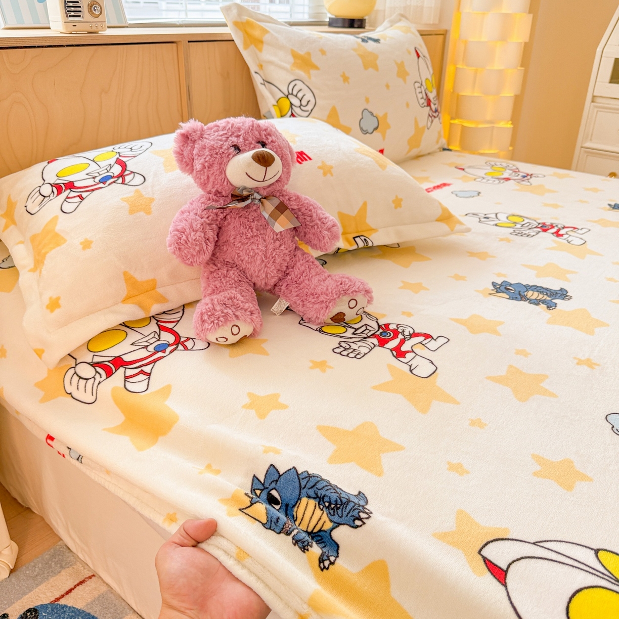 91家纺网 家纺一手货源 找家纺 名兮-2025经典奥特曼-三丽鸥高克重印花牛奶绒床笠 星空战士