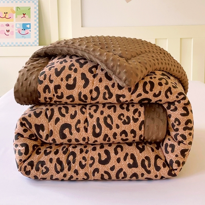 91家纺网 家纺一手货源 找家纺 云家 2025新款豆豆绒被子被芯夏凉被空调被四季被 豹纹