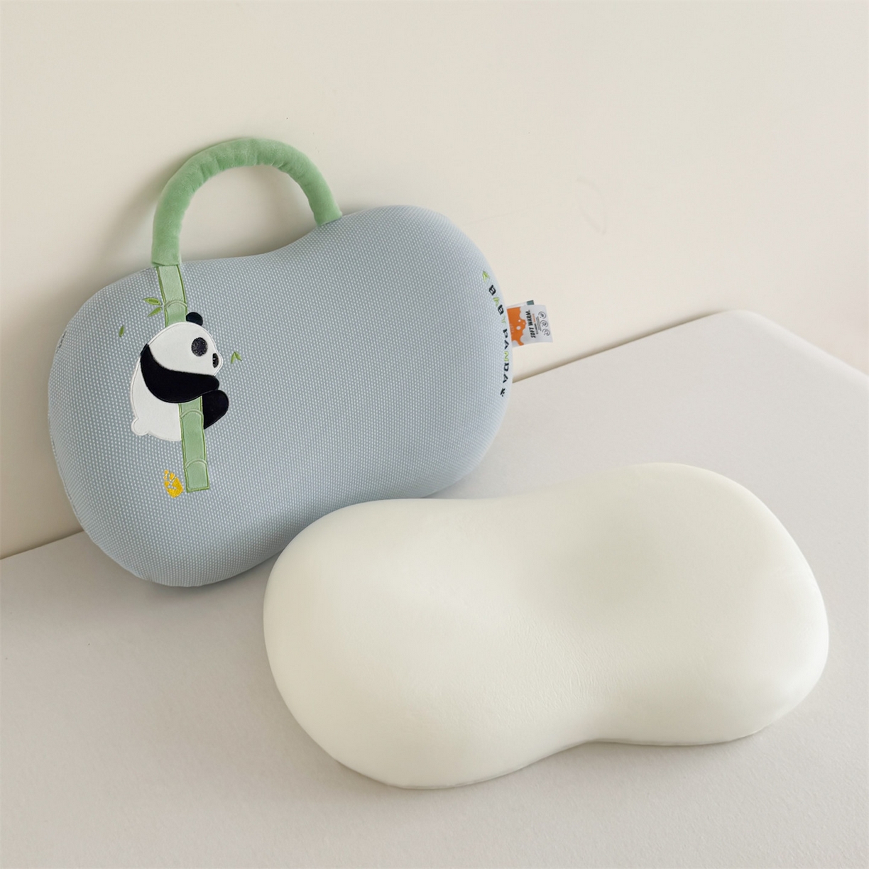 91家纺网 家纺一手货源 找家纺 麦肯锡 2025新款暖绒手提熊猫猫肚枕 枕头枕芯 蓝色