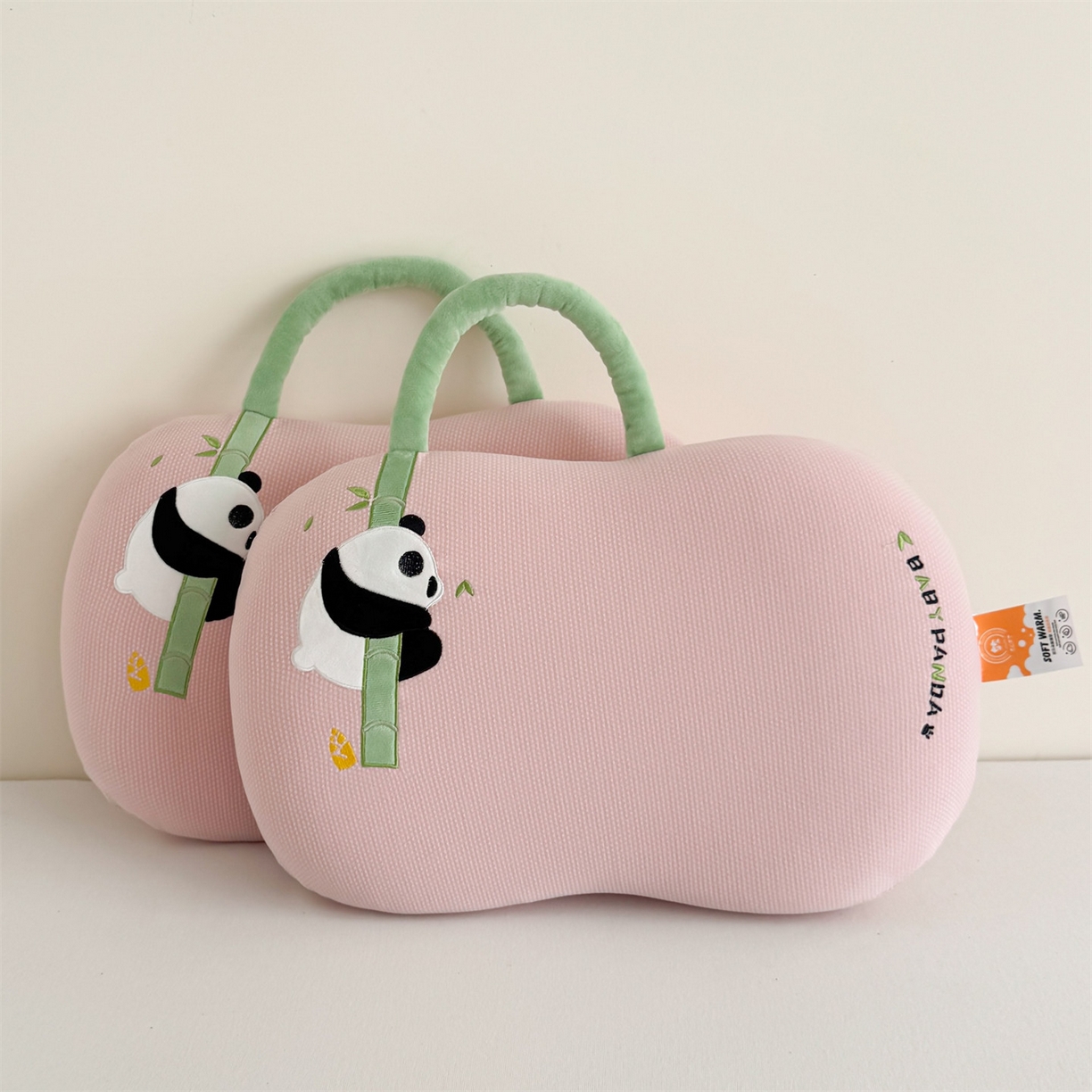 麦肯锡 2025新款暖绒手提熊猫猫肚枕 枕头枕芯 粉色