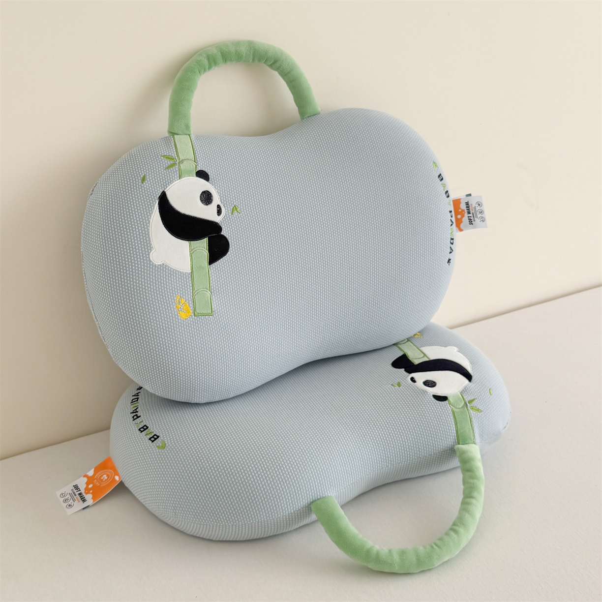 91家纺网 家纺一手货源 找家纺 麦肯锡 2025新款暖绒手提熊猫猫肚枕 枕头枕芯 蓝色