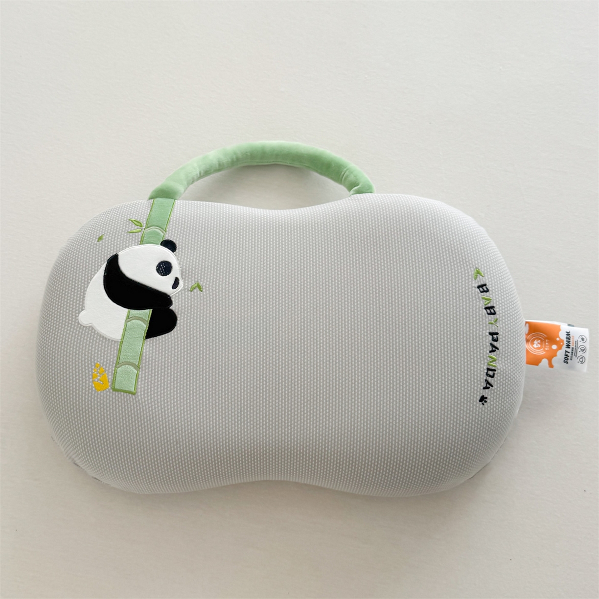 91家纺网 家纺一手货源 找家纺 麦肯锡 2025新款暖绒手提熊猫猫肚枕 枕头枕芯 灰色