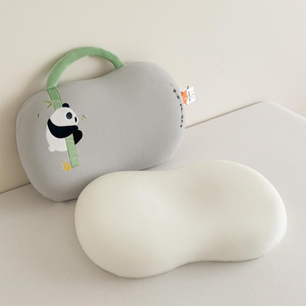 91家纺网 家纺一手货源 找家纺 麦肯锡 2025新款暖绒手提熊猫猫肚枕 枕头枕芯 灰色